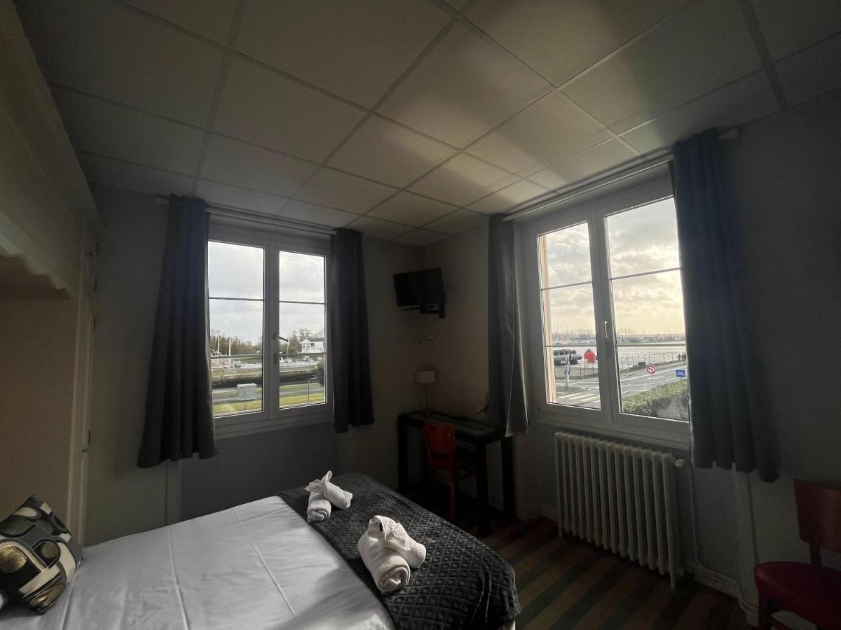 Hotel Le Phare Ouistreham Exterior photo