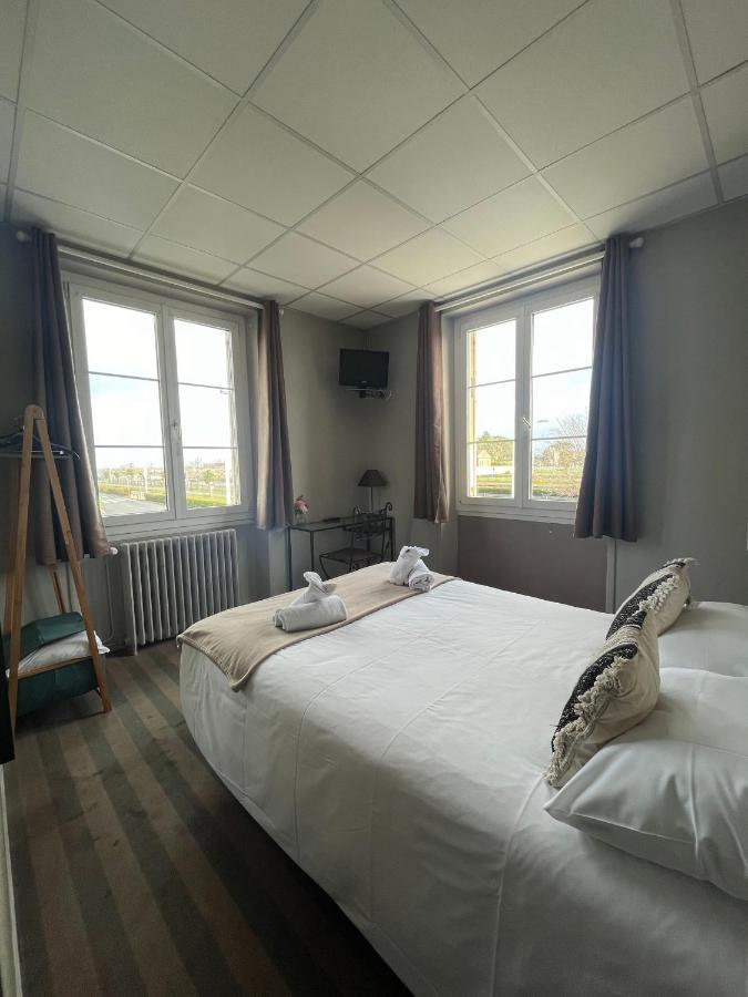 Hotel Le Phare Ouistreham Exterior photo