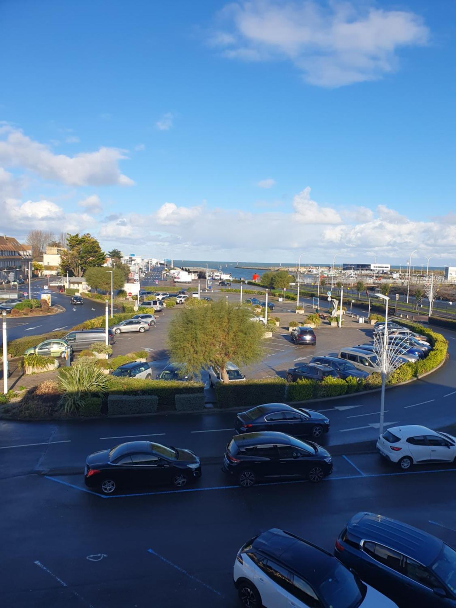 Hotel Le Phare Ouistreham Exterior photo