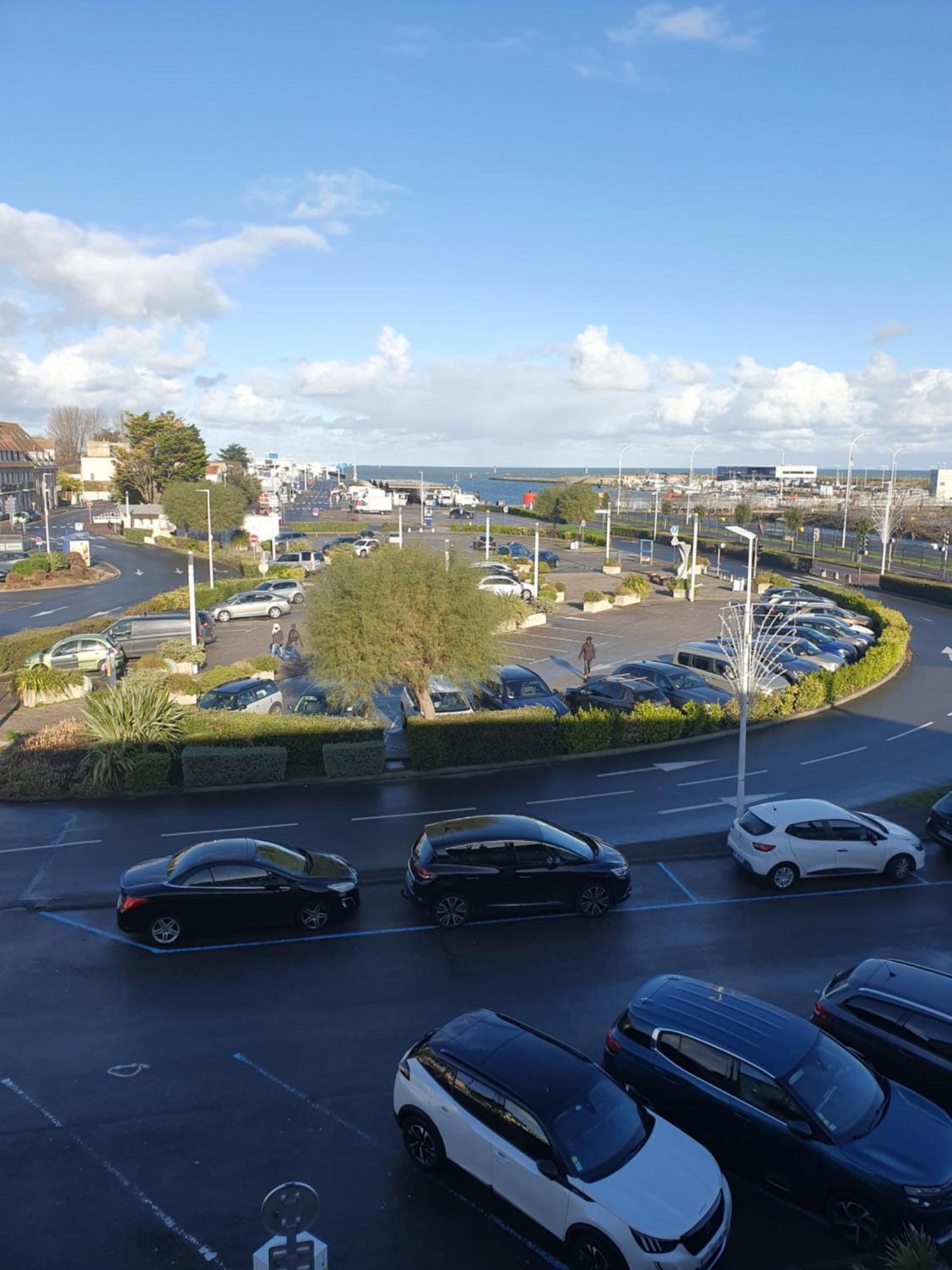 Hotel Le Phare Ouistreham Exterior photo
