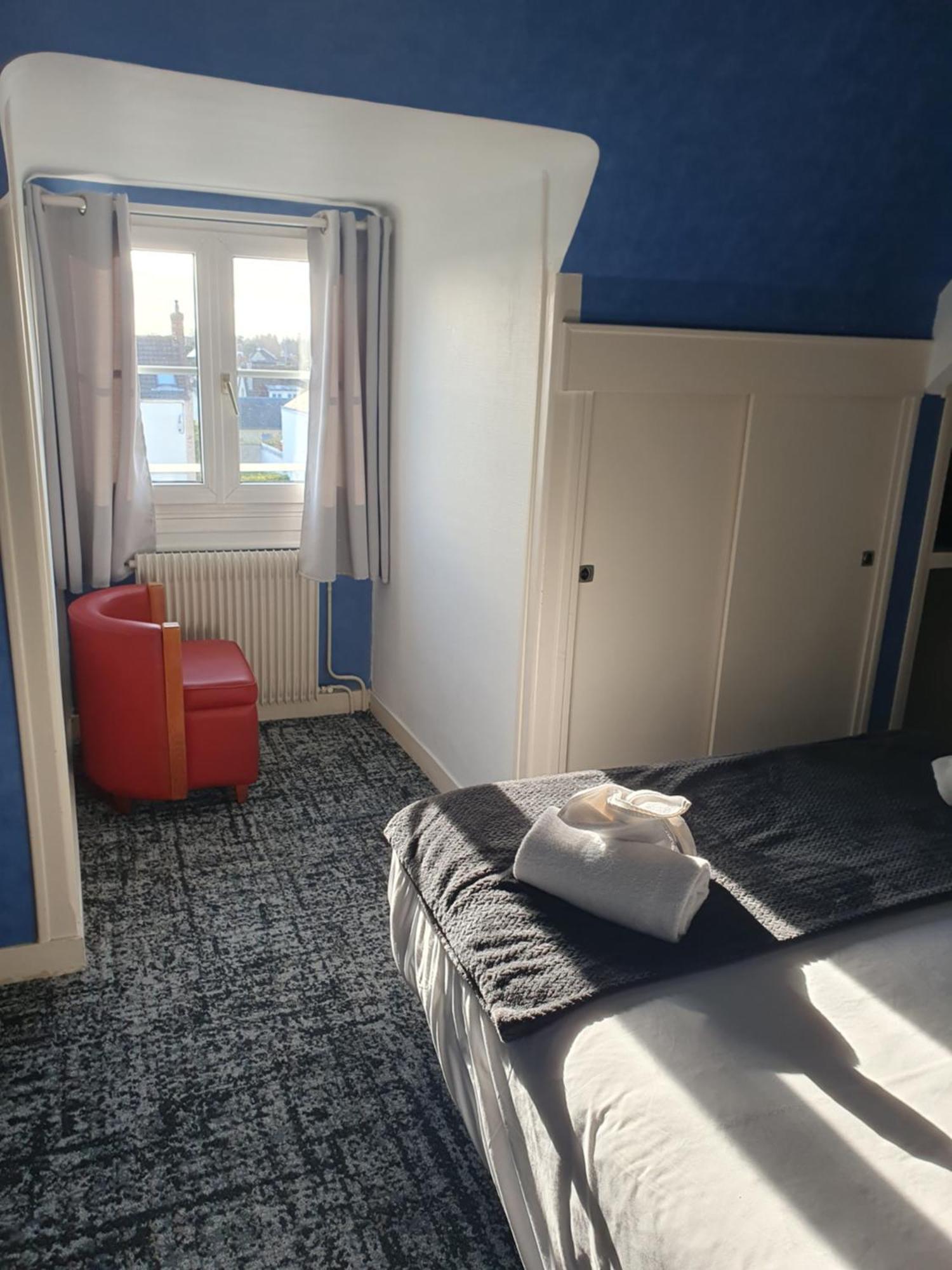 Hotel Le Phare Ouistreham Exterior photo