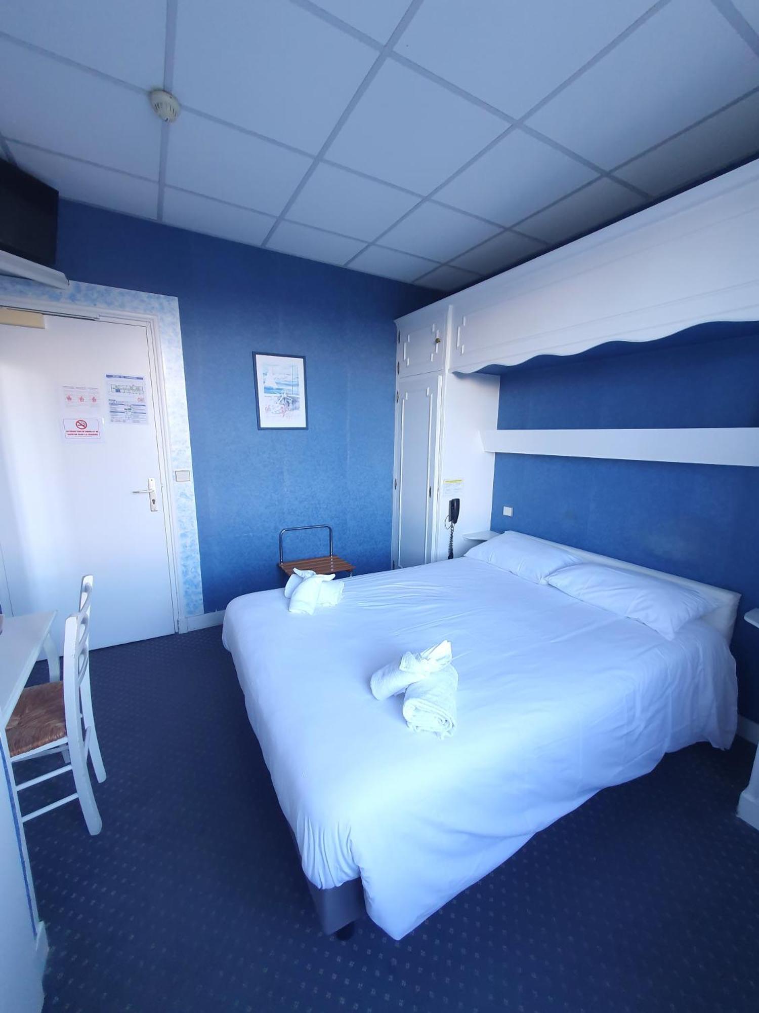 Hotel Le Phare Ouistreham Exterior photo