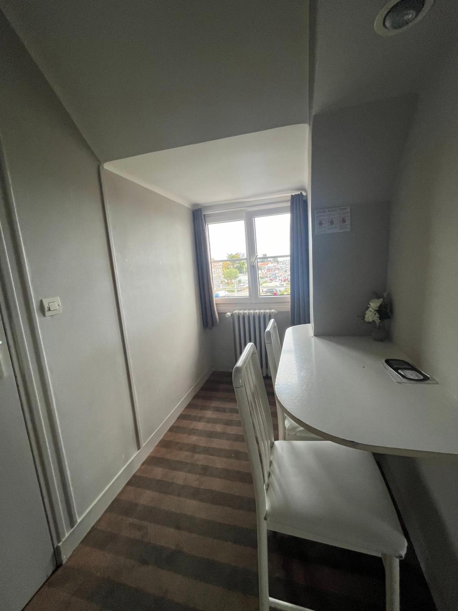 Hotel Le Phare Ouistreham Exterior photo
