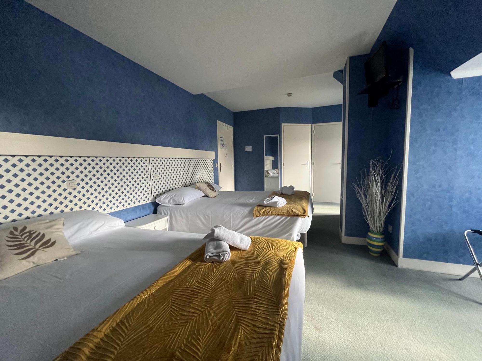 Hotel Le Phare Ouistreham Exterior photo