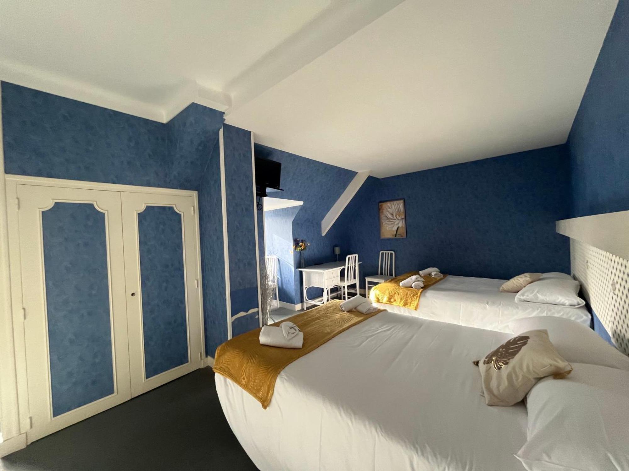 Hotel Le Phare Ouistreham Exterior photo