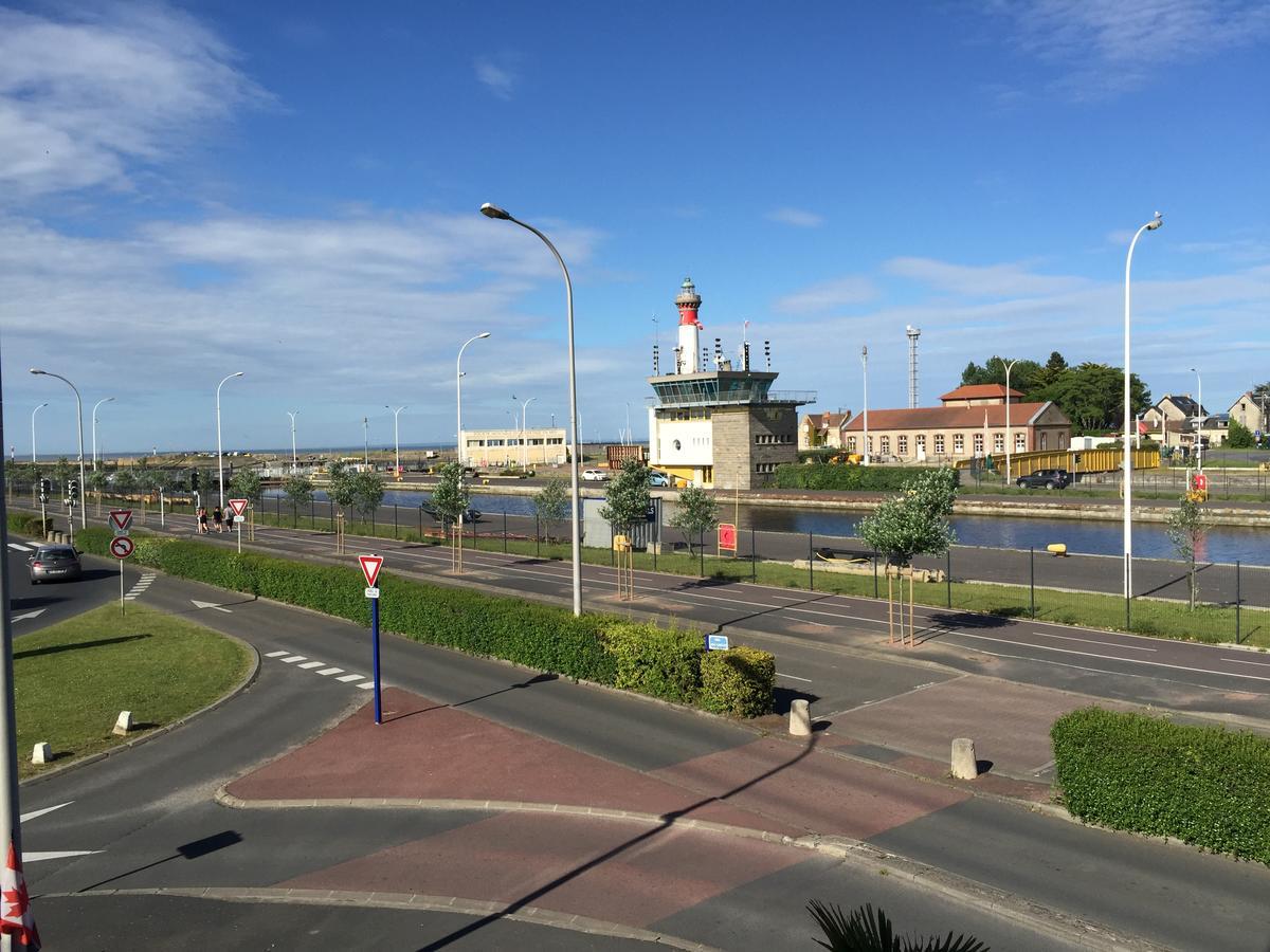 Hotel Le Phare Ouistreham Exterior photo