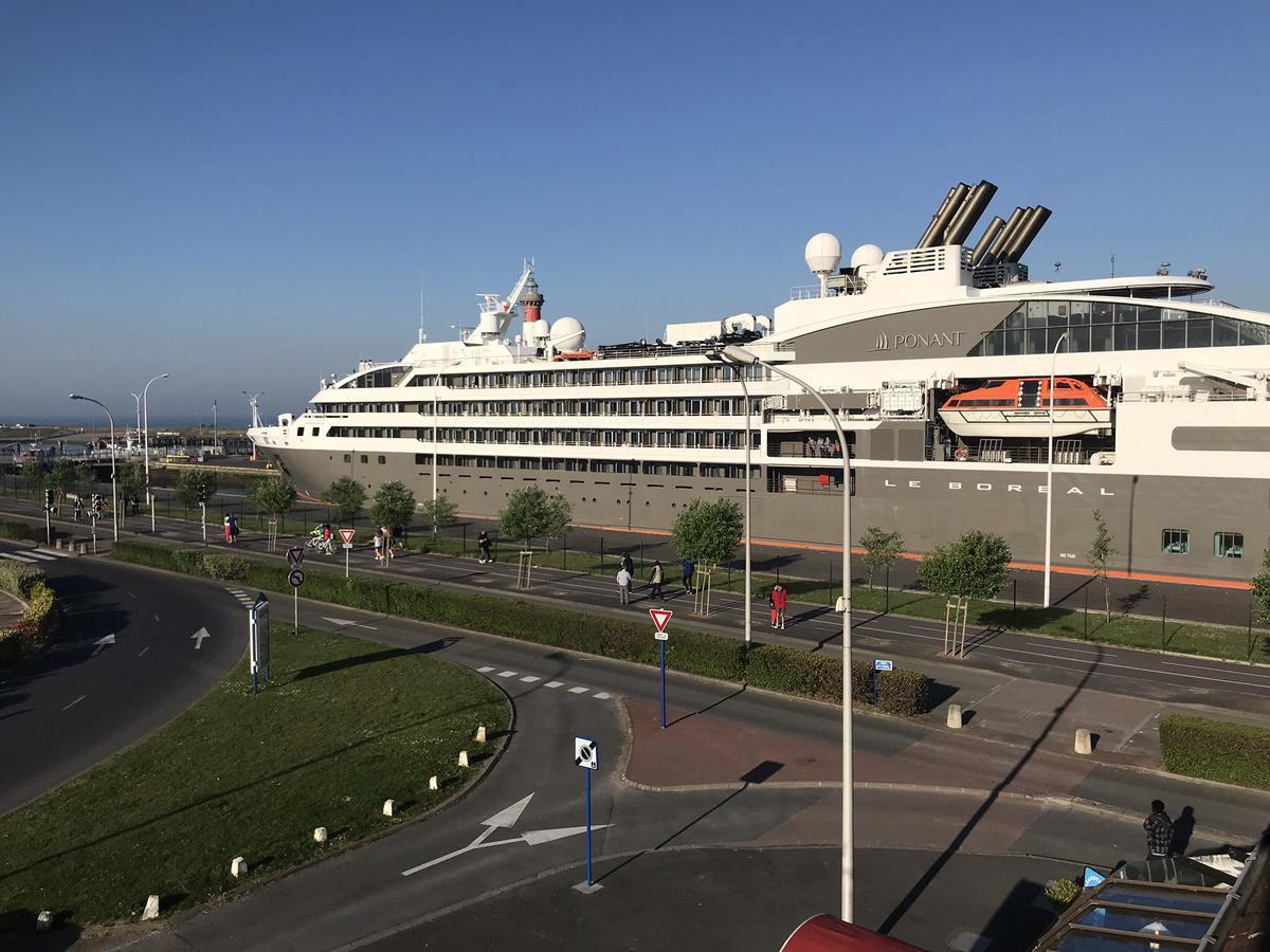Hotel Le Phare Ouistreham Exterior photo